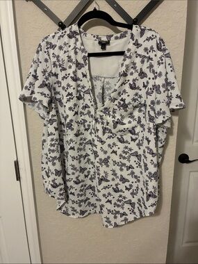 torrid White V-Neck Butterfly & Floral Print Top